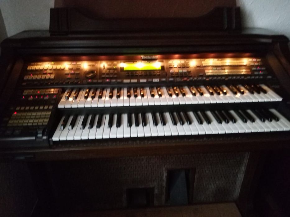Órgão tecniques dois teclados