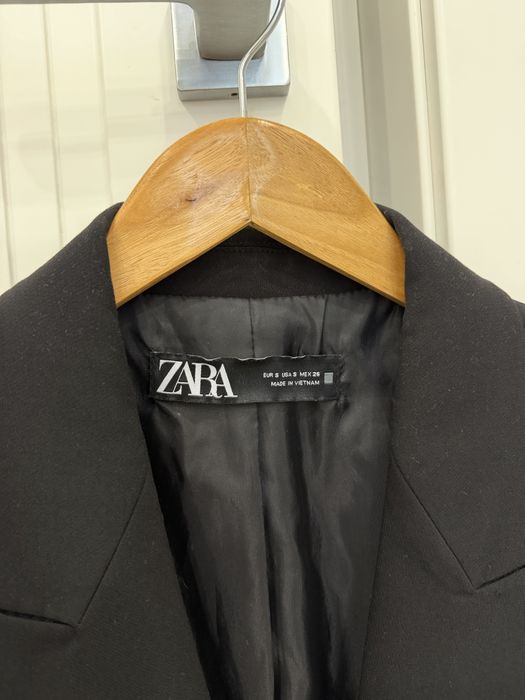 Чорний жакет Zara
