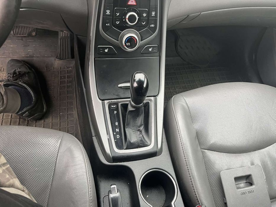 Розбирай Елантру 14 рік