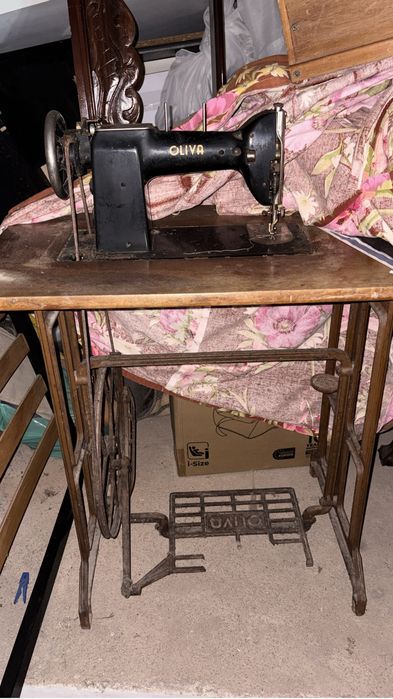Maquina de costura antiga marca OLIVA