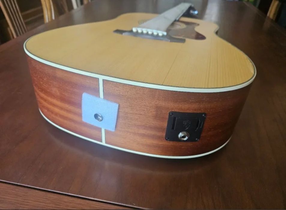 Guitarra electoacustica  Guild D -240-E