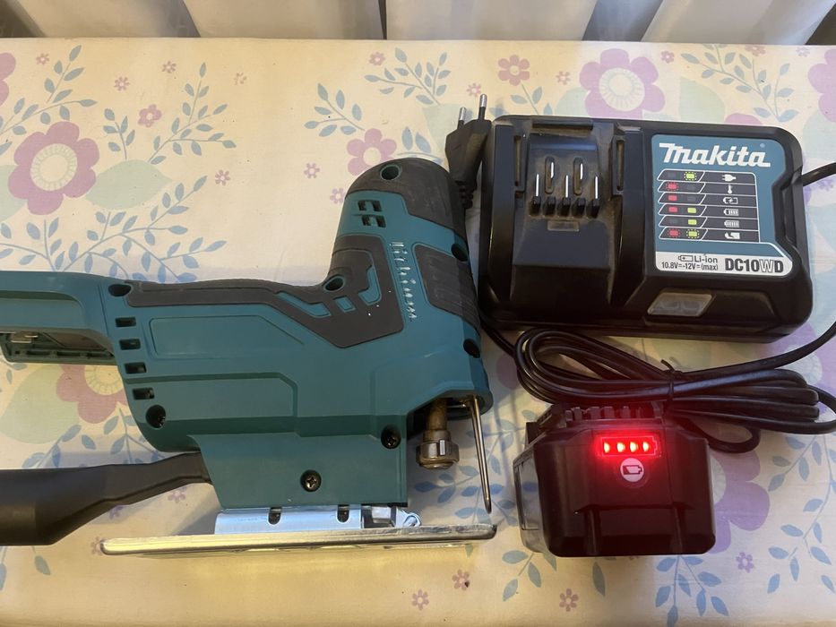 Лобзик аккумуляторный.