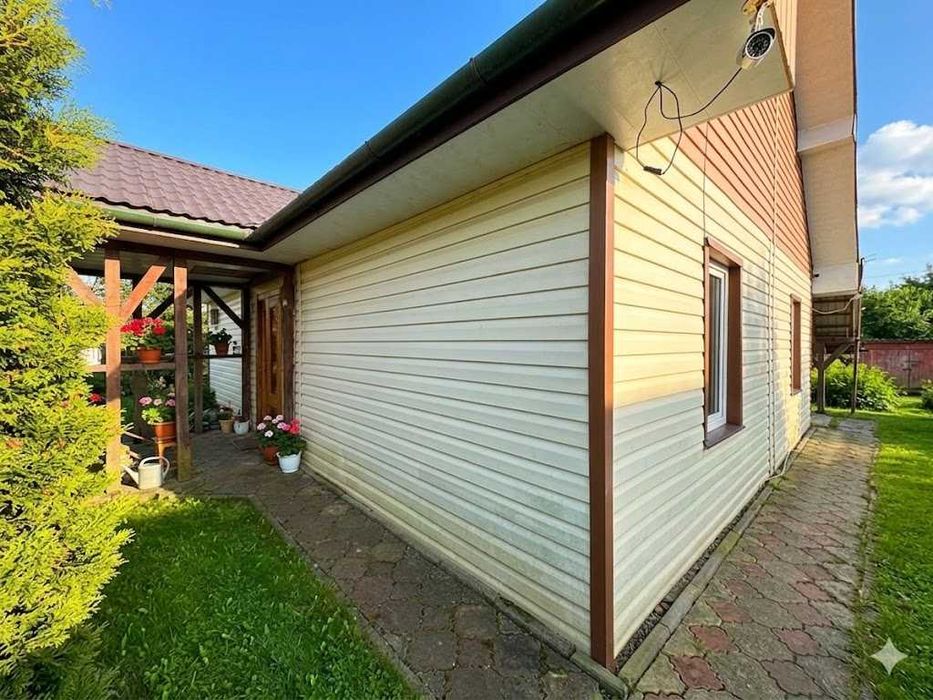 Продаж будинку біля лісу