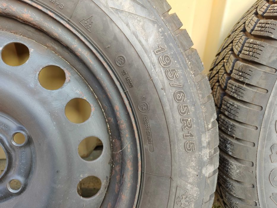 opony zimowe Firestone Winterhawk 3 195/65/15 felgi stalowe + kołpaki