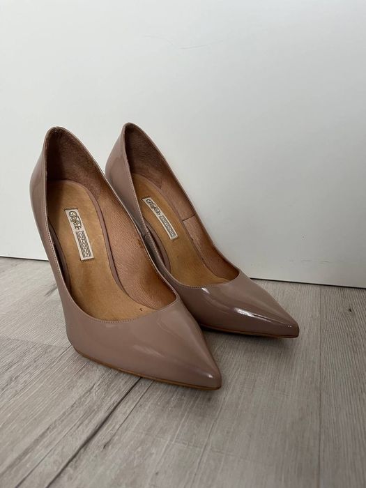 Туфлі лаковані  39 розмір