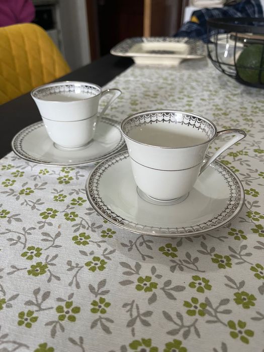 2 conjuntos Limoges xícara e pires + 2 pires