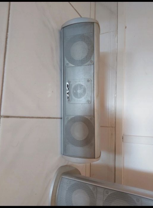 Coluna de som por fio