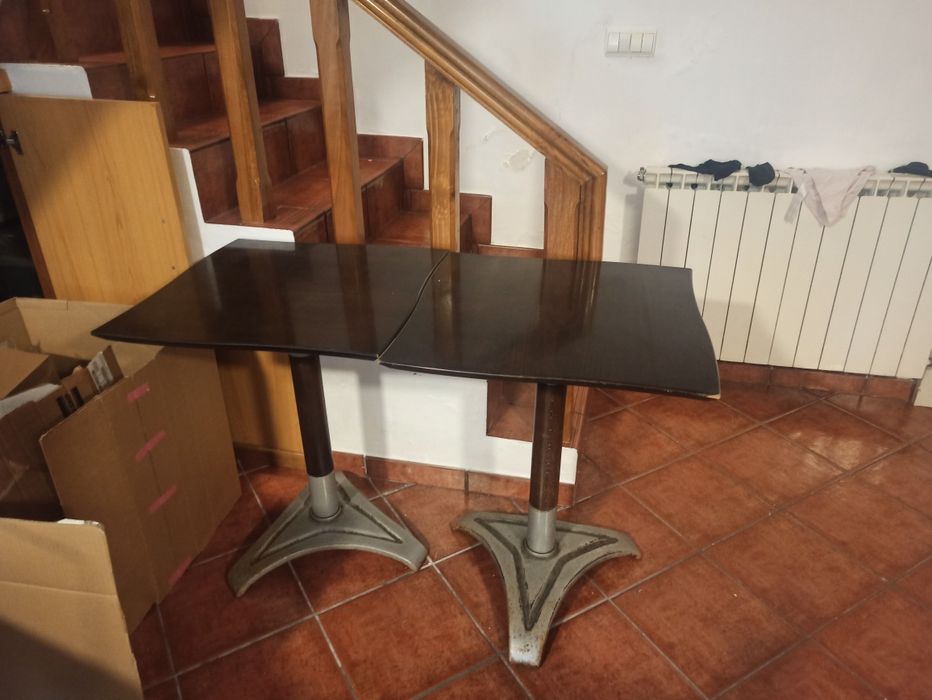 Mesas de café e cadeiras