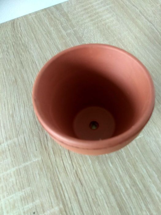 Doniczka czerwona glina porcelanowa średnica 7 cm wysokość 8 cm