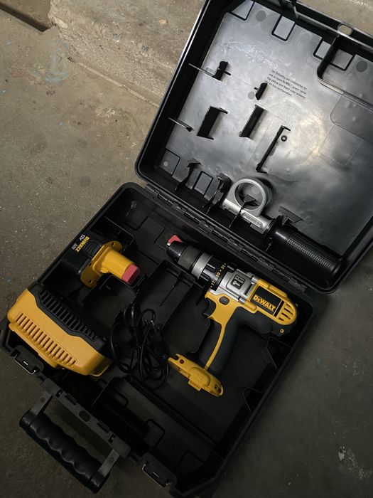 Шуруповерт DeWalt DCD 945B2
