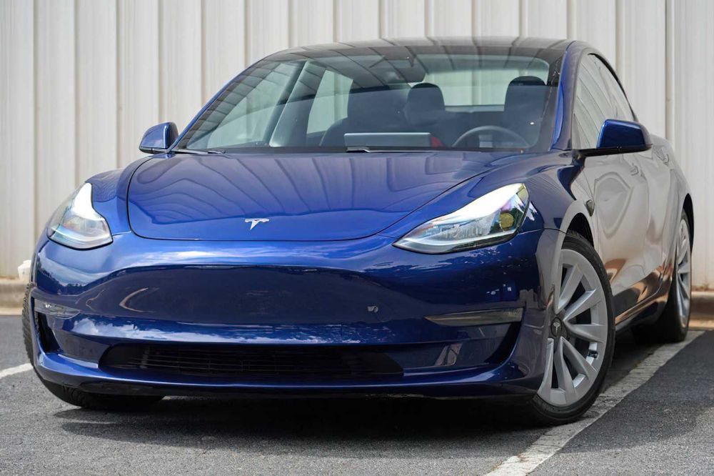 Tesla Model 3      2021