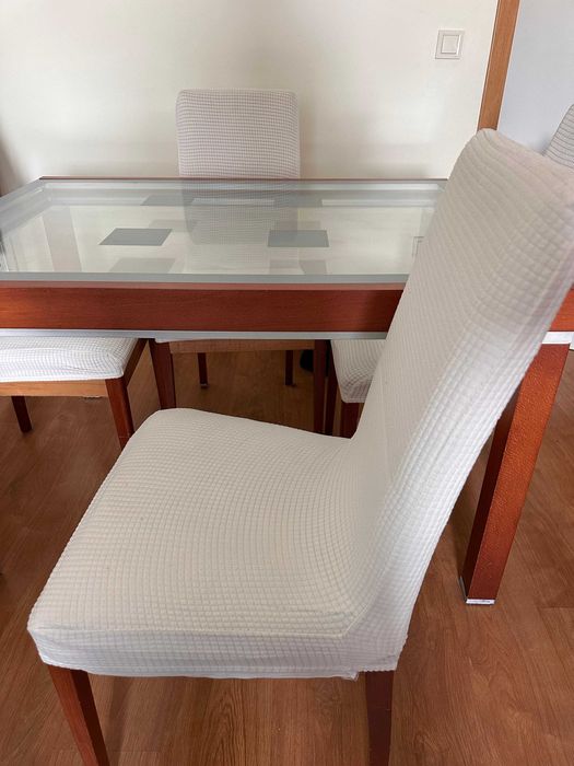 Mesa de Jantar extensível, com 4 cadeiras