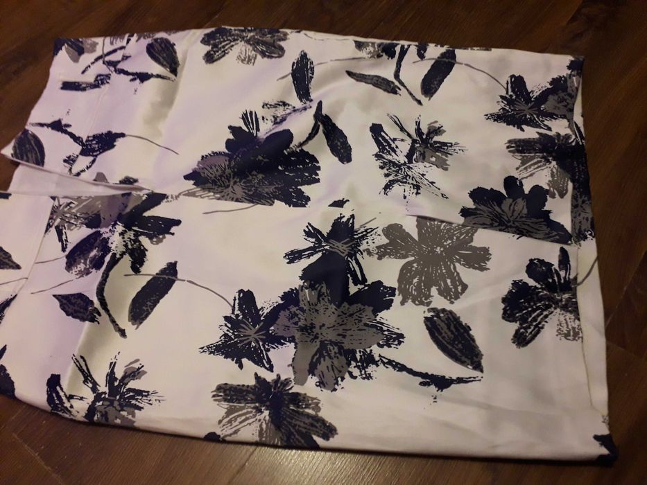 elegancka spódnica w kwiaty