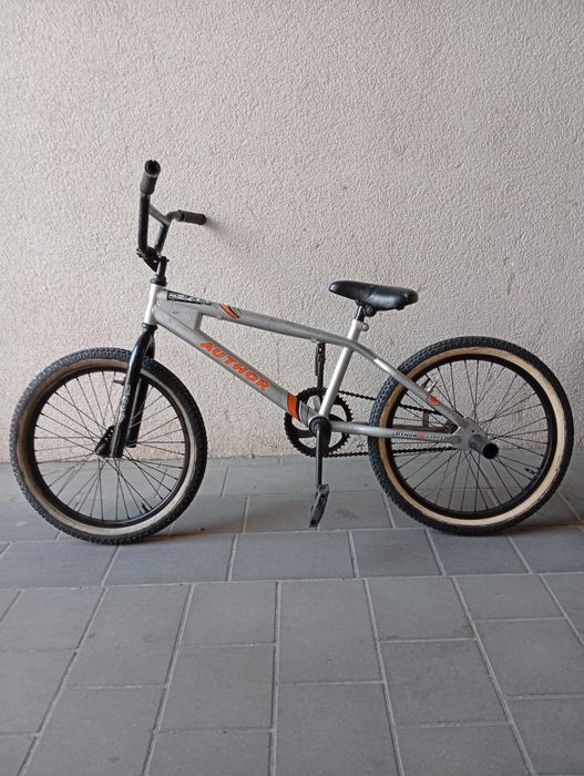 Rower BMX z pegami