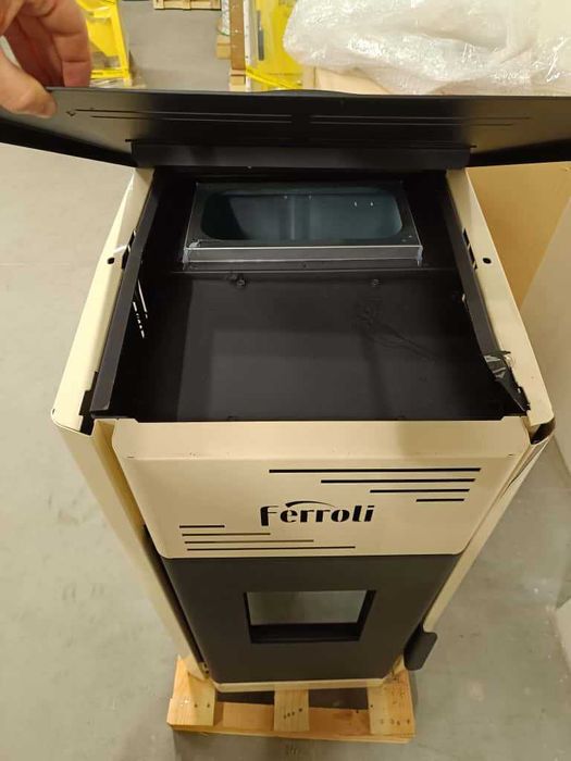 Piec na pellet Ferroli BRETA PELLET PRO 8 kW płaszcz wodny uszkodzony