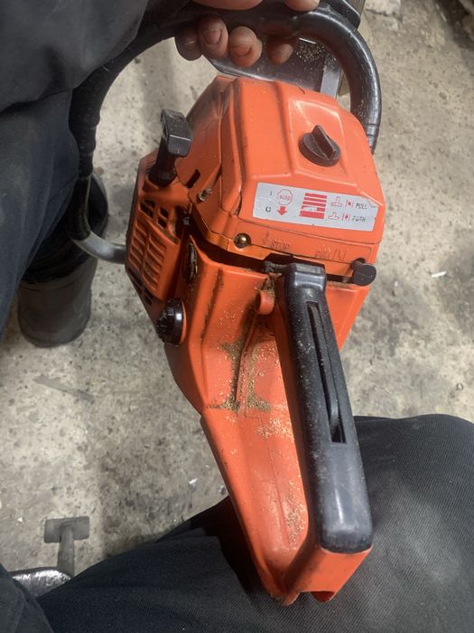 Продам бензопилу робоча