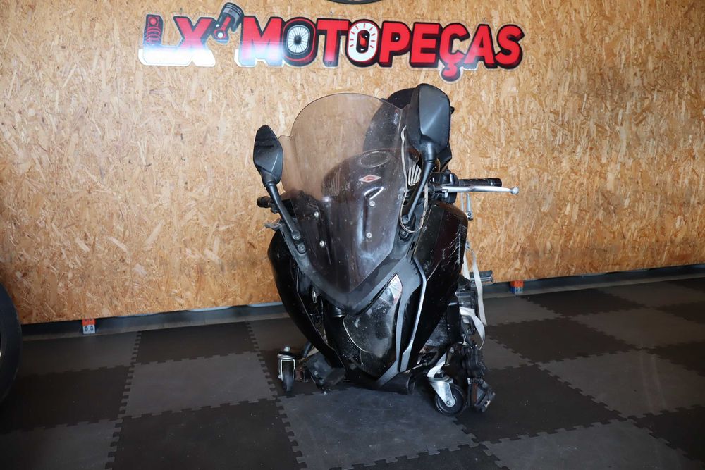 Honda CBR 650 F 2015 para vender por peças.