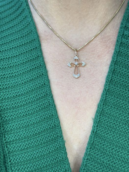 Золотой крестик с бриллиантами