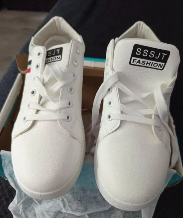 Męskie Buty sportowe rozmiar 41,Trampki tenisówki białe nowe