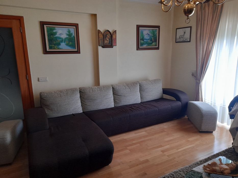 Sofa com bancos de apoio