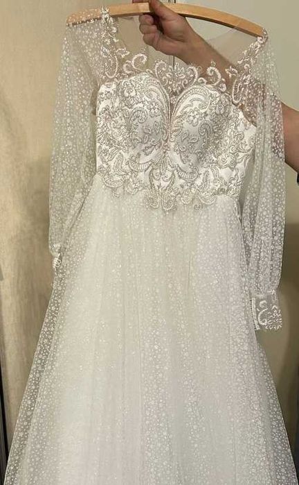 Шикарна весільна сукня