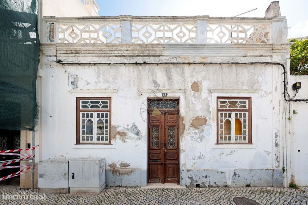 Moradia para Remodelar junto a Zona Ribeirinha de Portimão