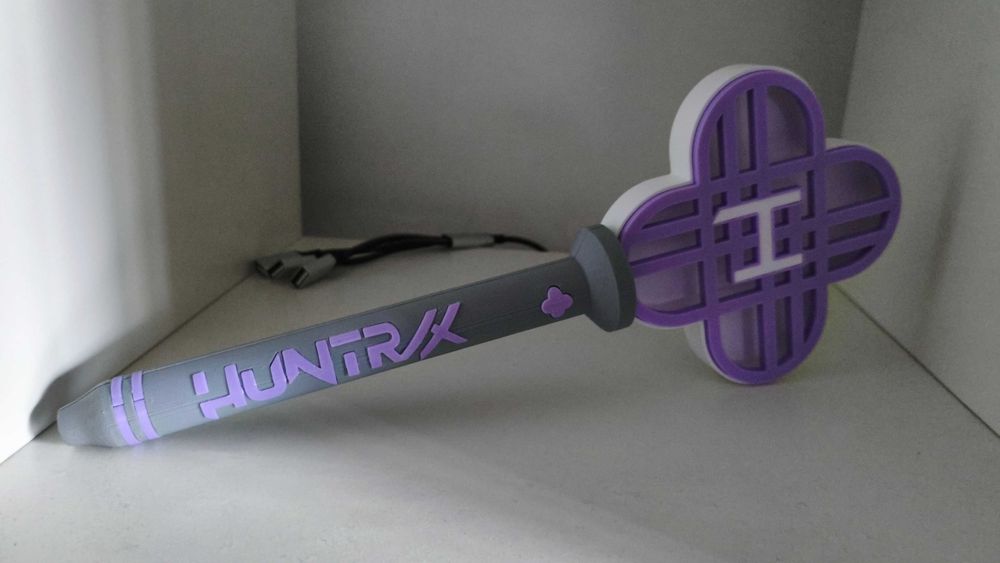 Bastão K-pop Huntrix – Merch Fã / Colecionador