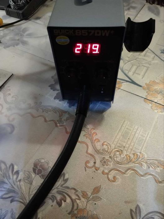 Паяльна станція Quick 857DW+