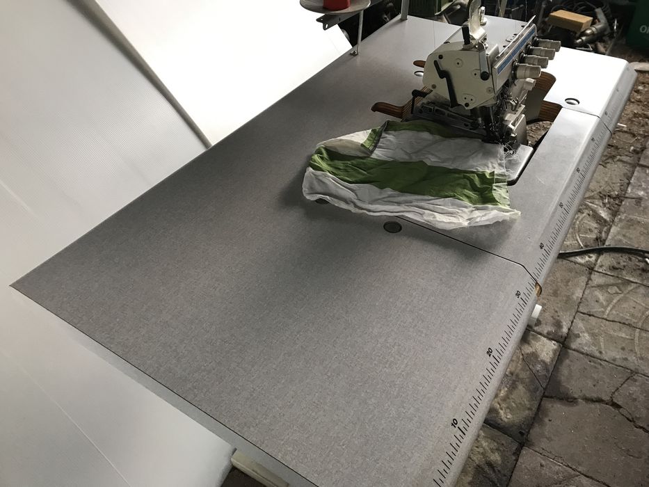 Overlock pięcionitkowy Juki MO-3616.