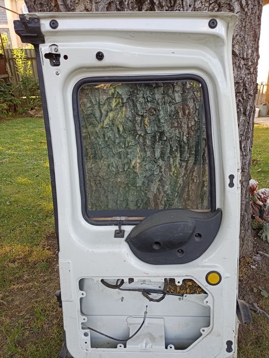 Дверка задня ліва Форд коннект .