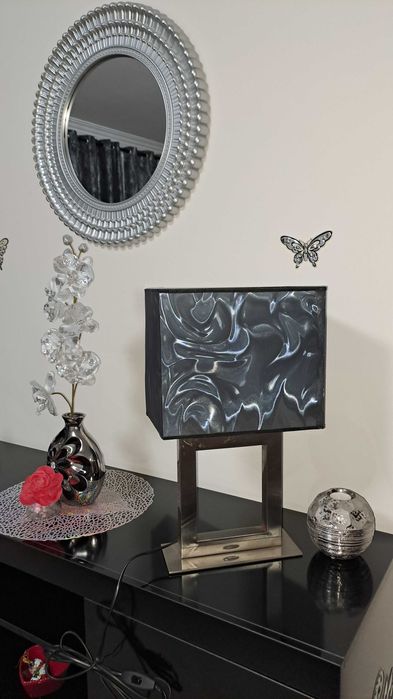 Candeeiro decorativo K - Ligthing e um outro da marca Inspire