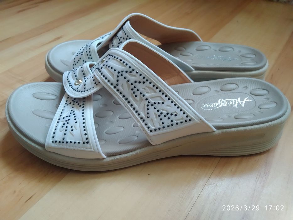 Новые Шлепанцы. 24 см стелька.