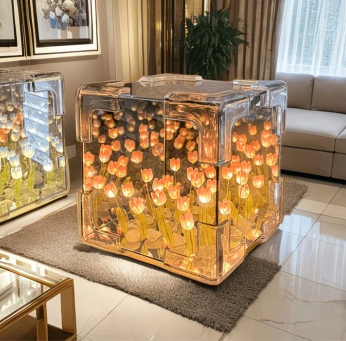 Світловий куб з тюльпанами