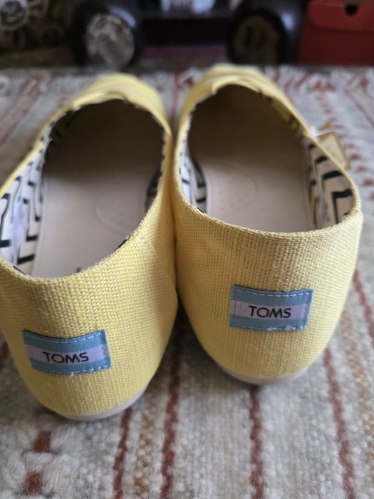 Espadryle 42 nowe, Toms, żółte.