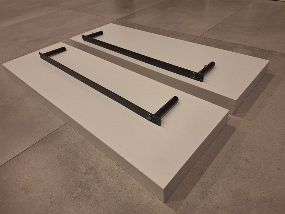 2 półki białe samowiszące stan idealny