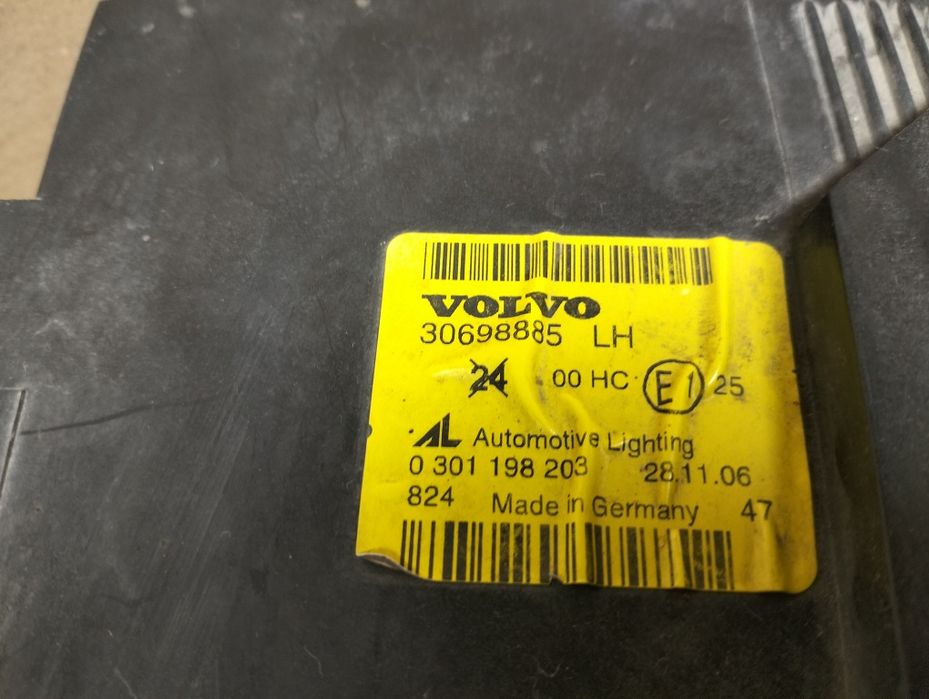 Volvo V50 s40 lampa przód  lewa jasna  zwykła