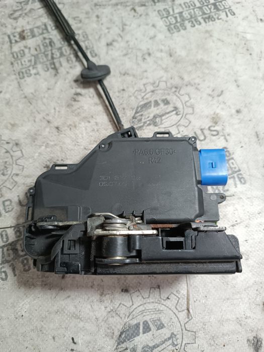 3D1827016 Замок двері передній правий VW Touran Caddy Golf 5 9pin