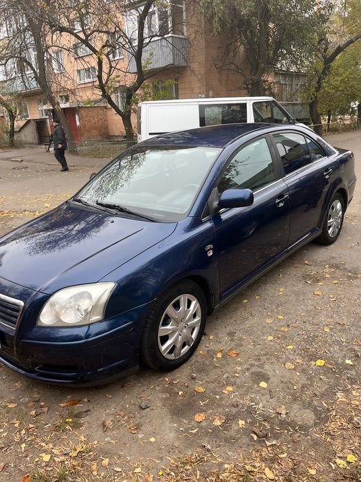 Автомобиль Toyota avensis