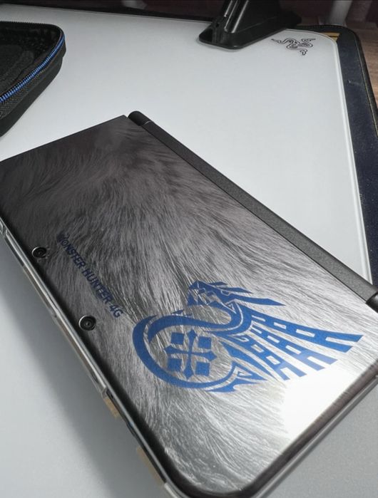 New Nintendo 3DS XL Monster Hunter 4G IPS + 128GB CFW