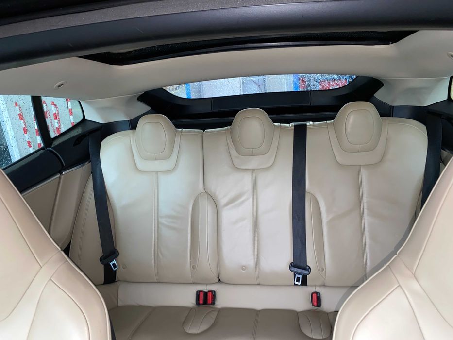 Tesla Model S 85 com motor e baterias já substituídas