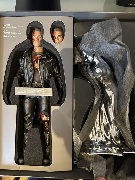 Фигурка 1/6 hot toys DX 13 TERMINATOR 2 T-800 BATTLE DAMAGED