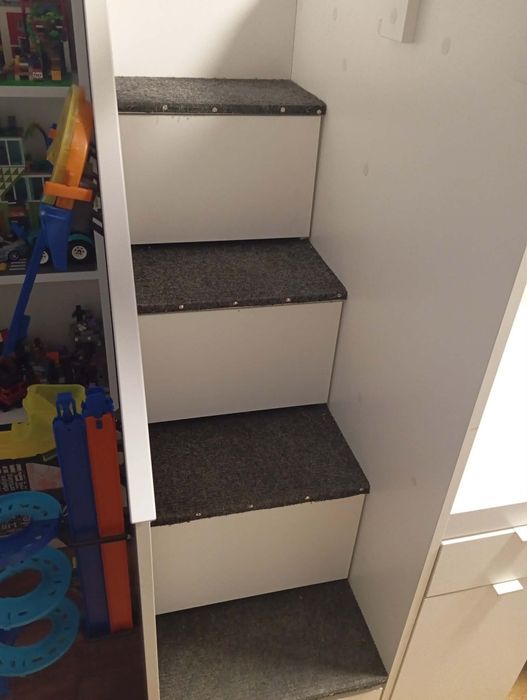 Łóżko piętrowe z biurkiem