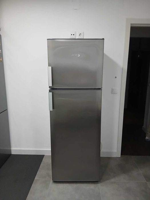 Frigorífico Fagor em aço inoxidável