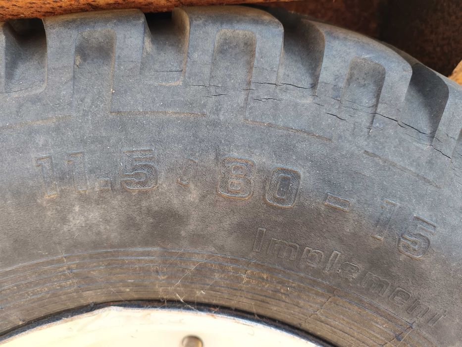 Vendo 2 pneus reboque/ cisterna/ enroladeira