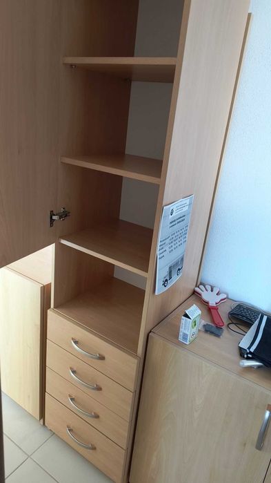 Meble do pokoju (płyta jasny dąb Egger, zawiasy Hafele)