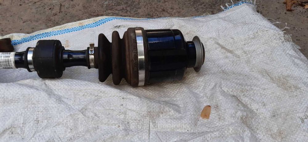 Полуось, ступица с поворотным кулаком правая в сборе KIA Sportage б/у