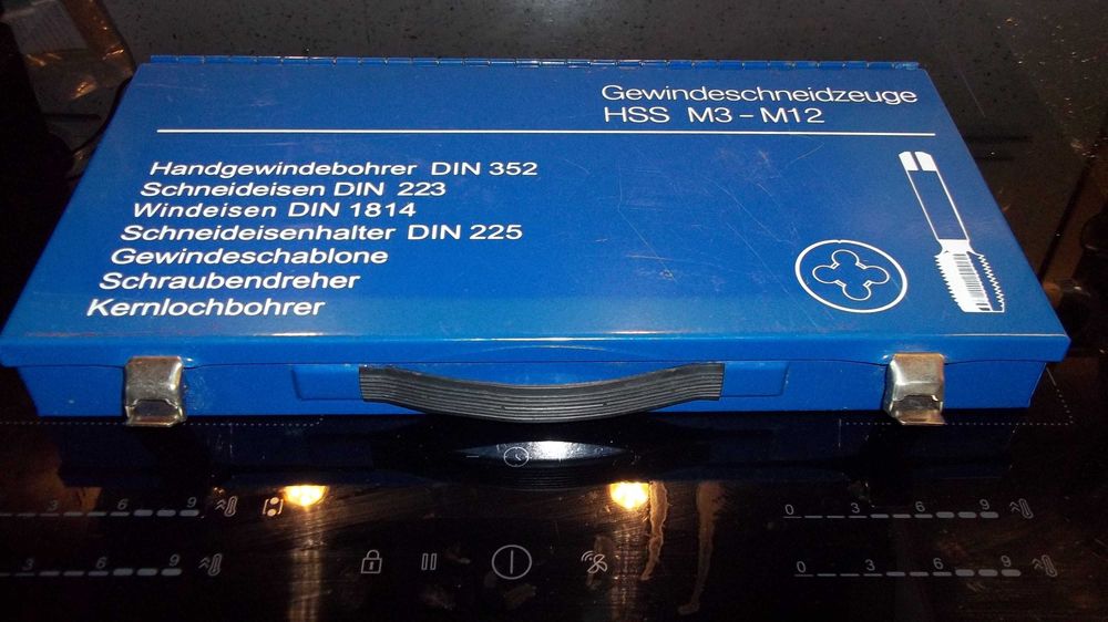 Zestaw gwintowników ręcznych i narzynek z wiertłami M3-M12 HSSE