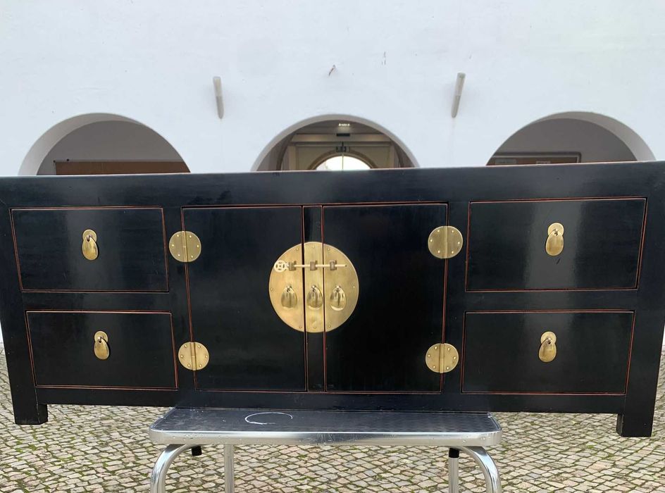 Elegante Aparador / Móvel Estilo Oriental