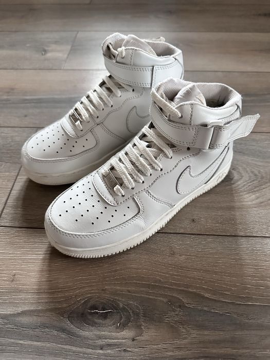 Белые кожаные кроссовки Nike Air Force 1 Mid.