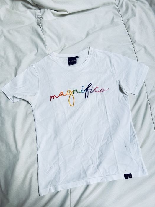 T-shirt com bordado
